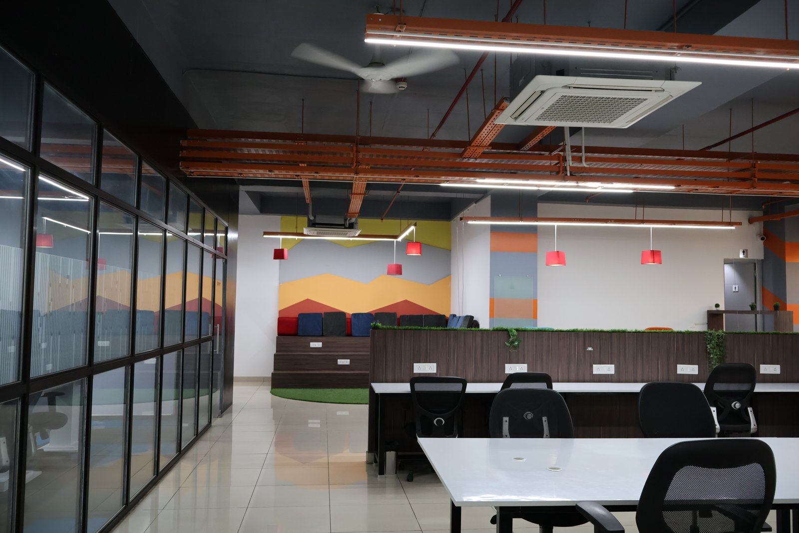 Commercial view 18